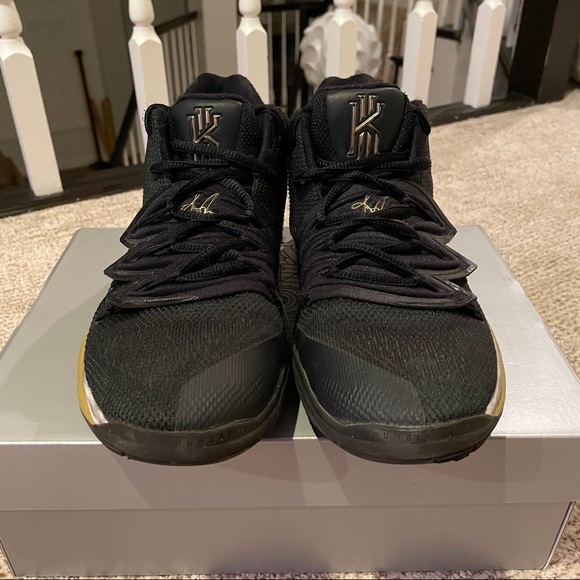 Kyrie 5 GS Black Metallic Kids Basketball shoes 🏀 - Picture 2 of 5